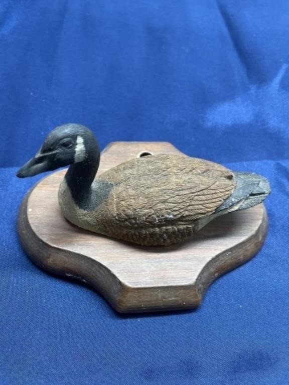 Duck figurine plaque, needs glue