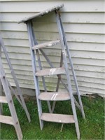 4 STEP WOOD LADDER