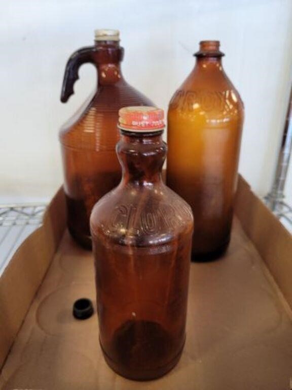 TRAY OF CLOROX BOTTLES