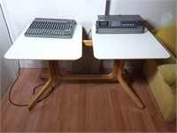 Table double dessus blanc base en bois 51 x 27