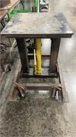 METAL ROLLING STAND 19" X 14" X 27"