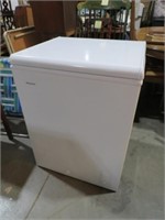 HOT POINT LIFT TOP FREEZER