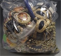 COSTUME JEWELRY BAG OF 3LBS 2oz