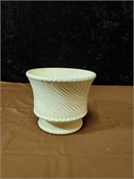 Off white swirl planter McCoy approx 5 inches