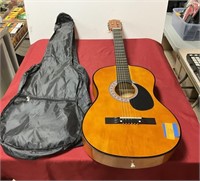 Guitar with soft case very nice condition can’t