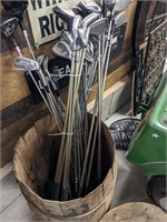 Lot of vintage golf clubs