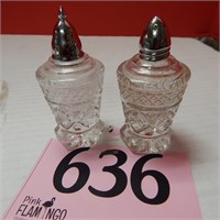 GLASS SALT & PEPPER SET