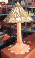 24" WORKING LAMP BRASS & SLAG GLASS SHADE W/OAK