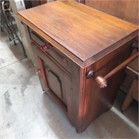 VINTAGE OAK COMMODE. 28"W X 32"H X 16"D. (2)