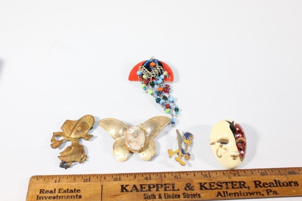 Lot of Vintage Costume Brooches