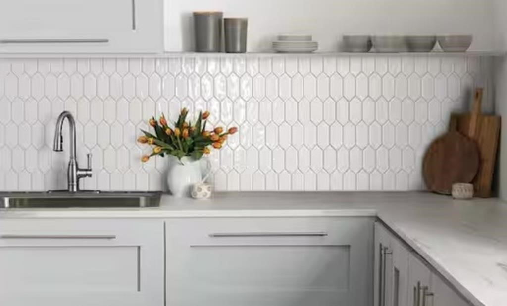 43.5 Sqft Daltile White Picket Mosaic Tile