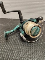 Red wolf fishing reel