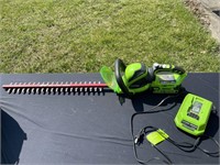 40 V battery operated green works hedge trimmer