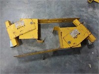 2 roof brackets with rail system