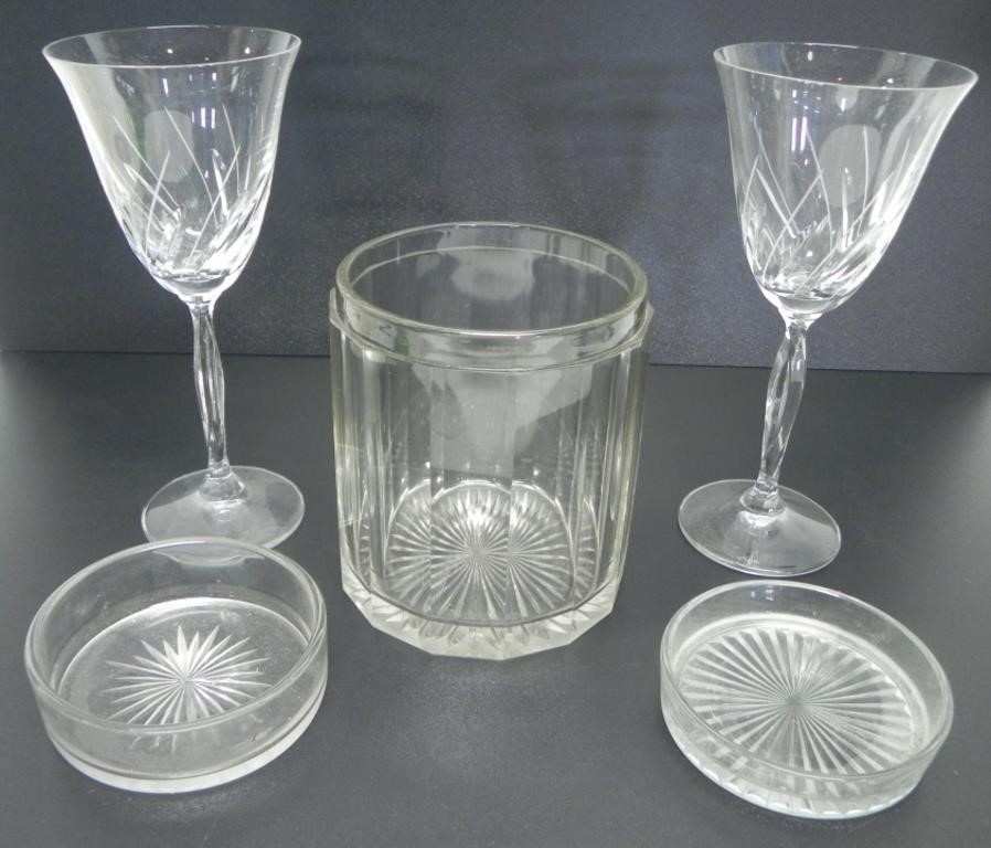 PAIR OF STEM WINE GLASSES, 2 ASHTRAYS & LARGE JAR
