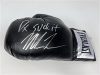 Autograph COA Boxing Glove Mike Tyson