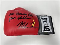 Autograph COA Boxing Glove Mike Tyson