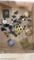 Military buttons & pins