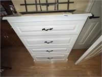 WHITE CHEST AWITH DRAWERS