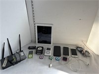 Lot: iPods, iPad, iPhones, misc