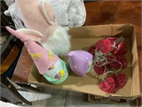 lot of 3 gnomes and valentines lights