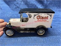 Ertl "Giant Food Store" truck bank (Mexico)