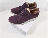 NEW Clark's Suede Shoes (Size: 8)
