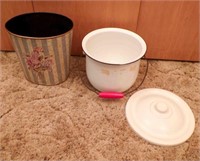 Vintage trashcan & Bed pot w/lid