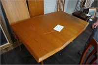 teak dining table with 2-19" leaves