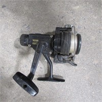 DAIWA 1955K SPINCAST REEL