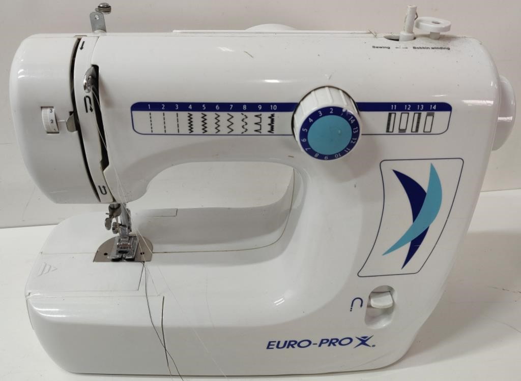 Sewing Machine w/ Manual