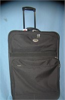 Ricardo of Beverly Hills modern travel luggage cas