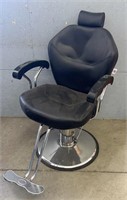 Nice Salon/Barber Chair w/ Footrest