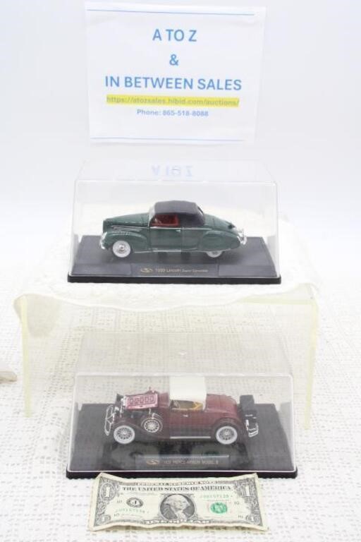 (2) DIE CAST VEHICLES IN PLASTIC DISPLAY CASES