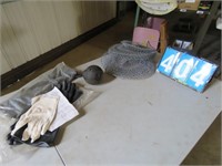 2 PAIRS OF CHEMICAL PROTECTIVE GLOVES, IRON BALL,