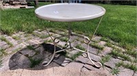Vintage metal patio table foldup legs 19’’diam