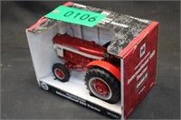 IH 660 Collector Tractor