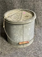 Vintage Frabill Fullflote Minnow Bucket
