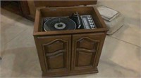Vintage Soundesign Small Radio/Record Cabinet