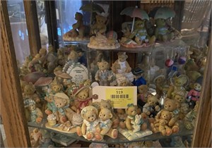 Contents of Shelf: Assorted Cherished Teddies