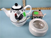 Two tea pots including Cracker barrel tea pot