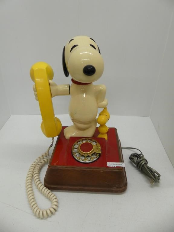VINTAGE SNOOPY PHONE - 13.5" TALL