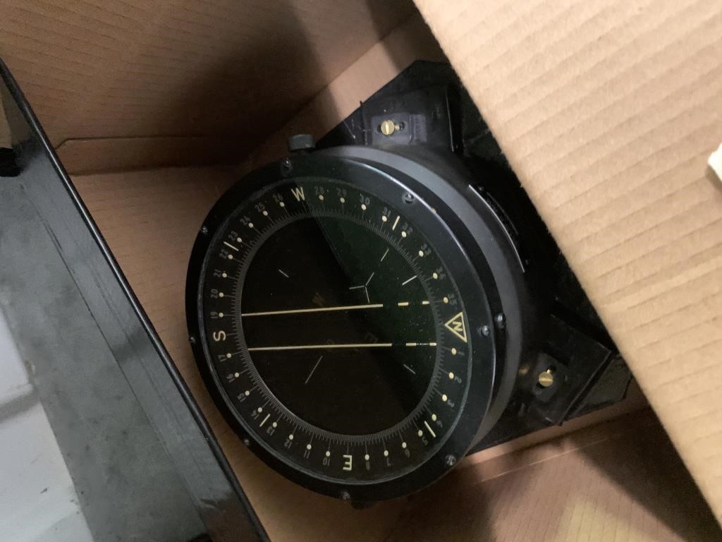 Gyroscopic compass in excellent condition