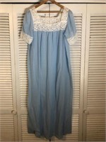 VINTAGE BERT YELIN FOR IRIS NIGHTGOWN