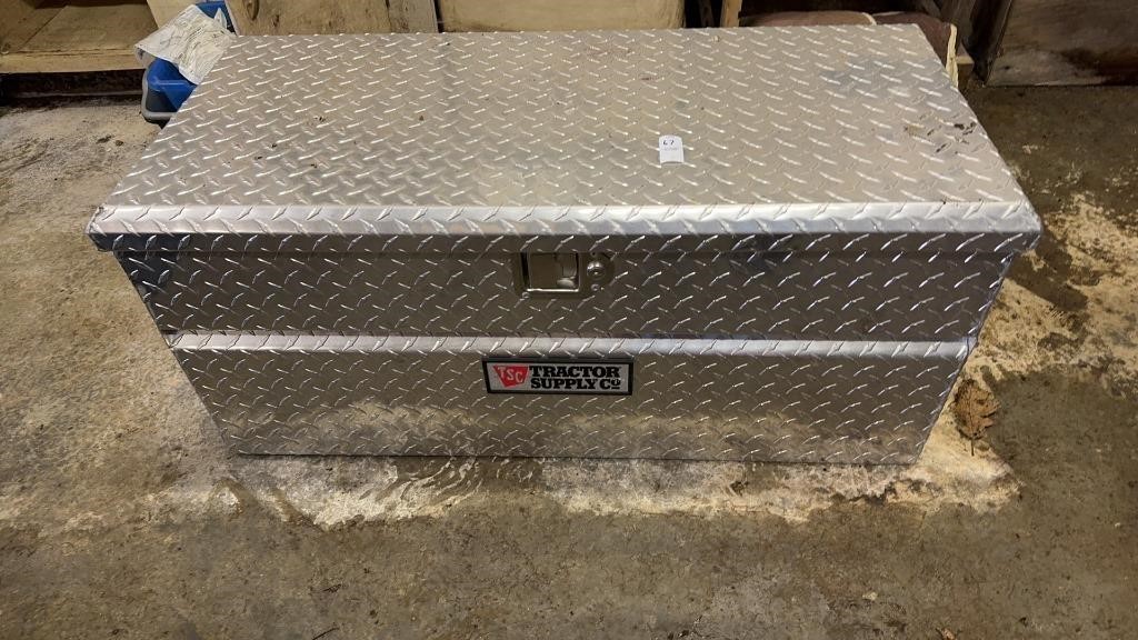 Tractor supply Co. metal toolbox