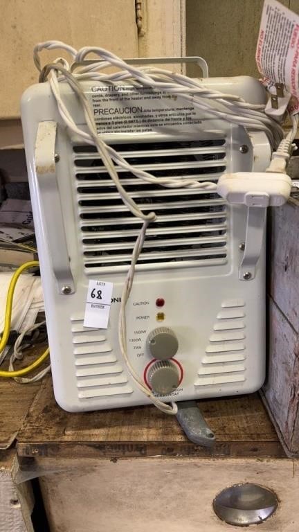 Small Pelonis electric heater