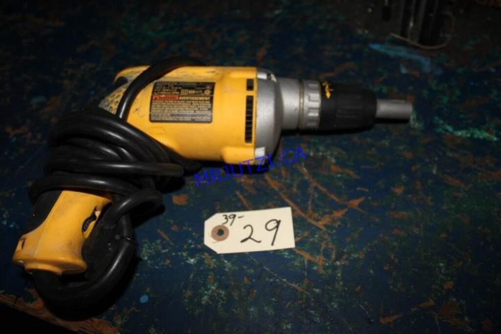 DeWalt DW272 Elec Drywall Scrugun - works