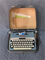 Vintage majestic 612 portable typewriter in