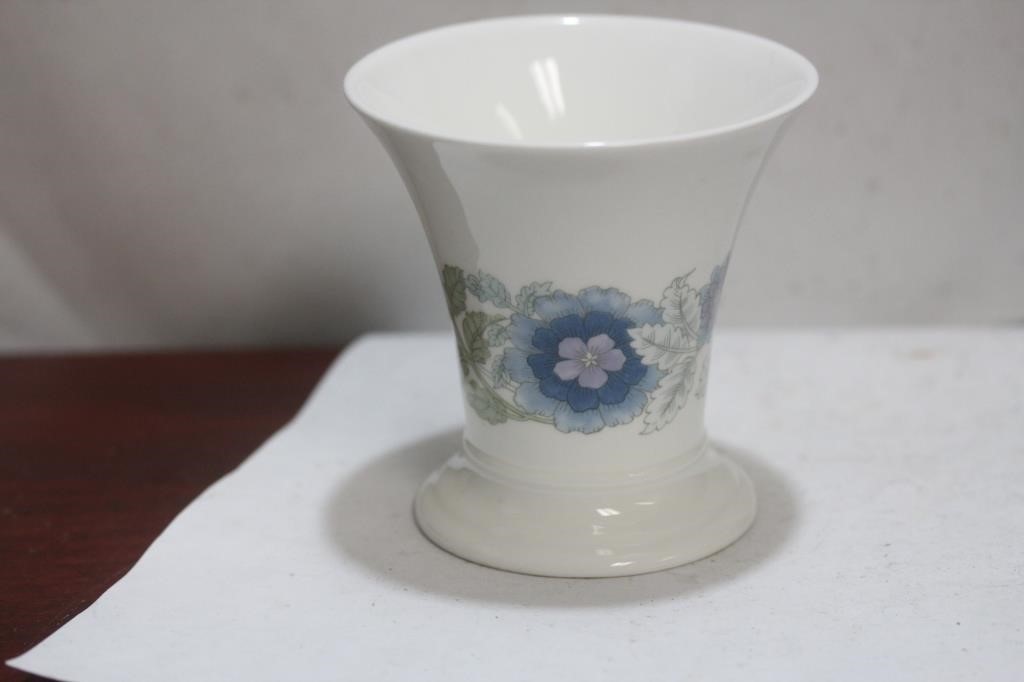 A Wedgwood Clementine Cup