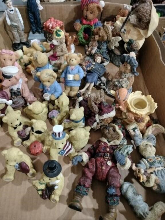 Different bear figurines